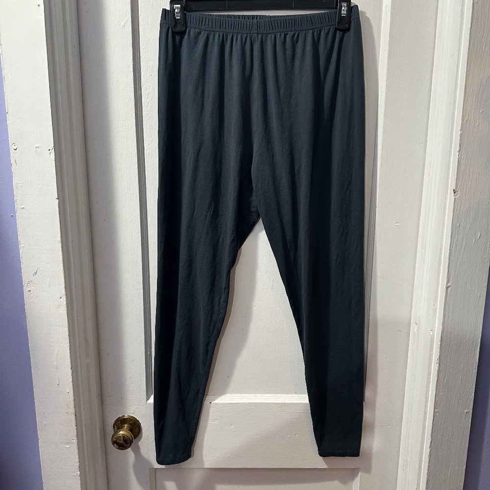 Leggings Depot Extra Plus Black Capris In 3X-5X
